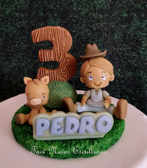 Topo de bolo fazendinha menino com graminha