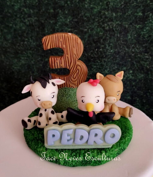 Topo de bolo fazendinha menino com graminha