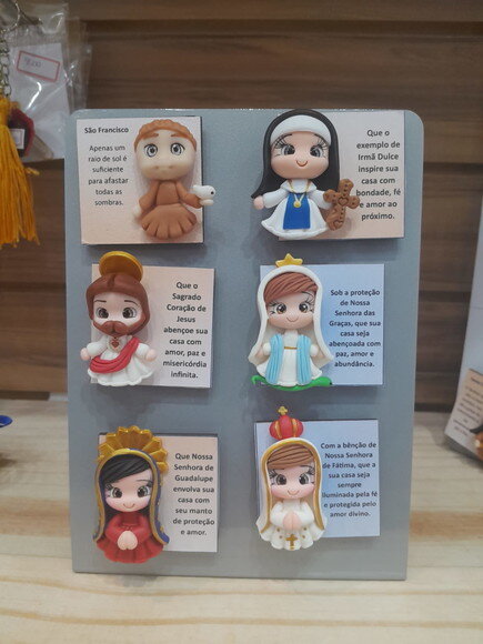 Lembrancinha Imã Santinho em Porcelana Fria com Mensagem
