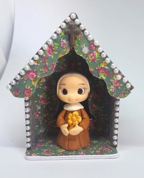 Santinhos em Biscuit com Capela de mdf ? Oratório Artesanal