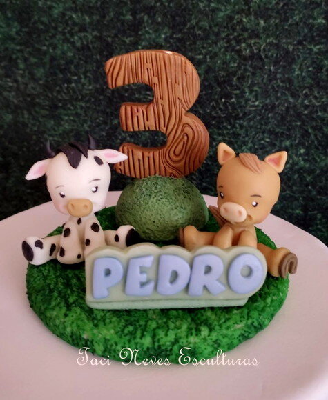 Topo de bolo fazendinha menino com graminha