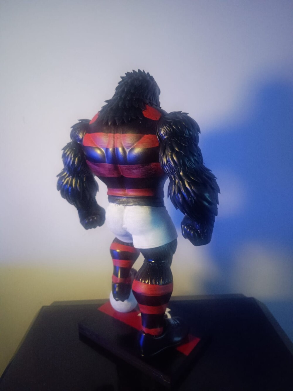 Estatua Mascote Urubu Jogador
