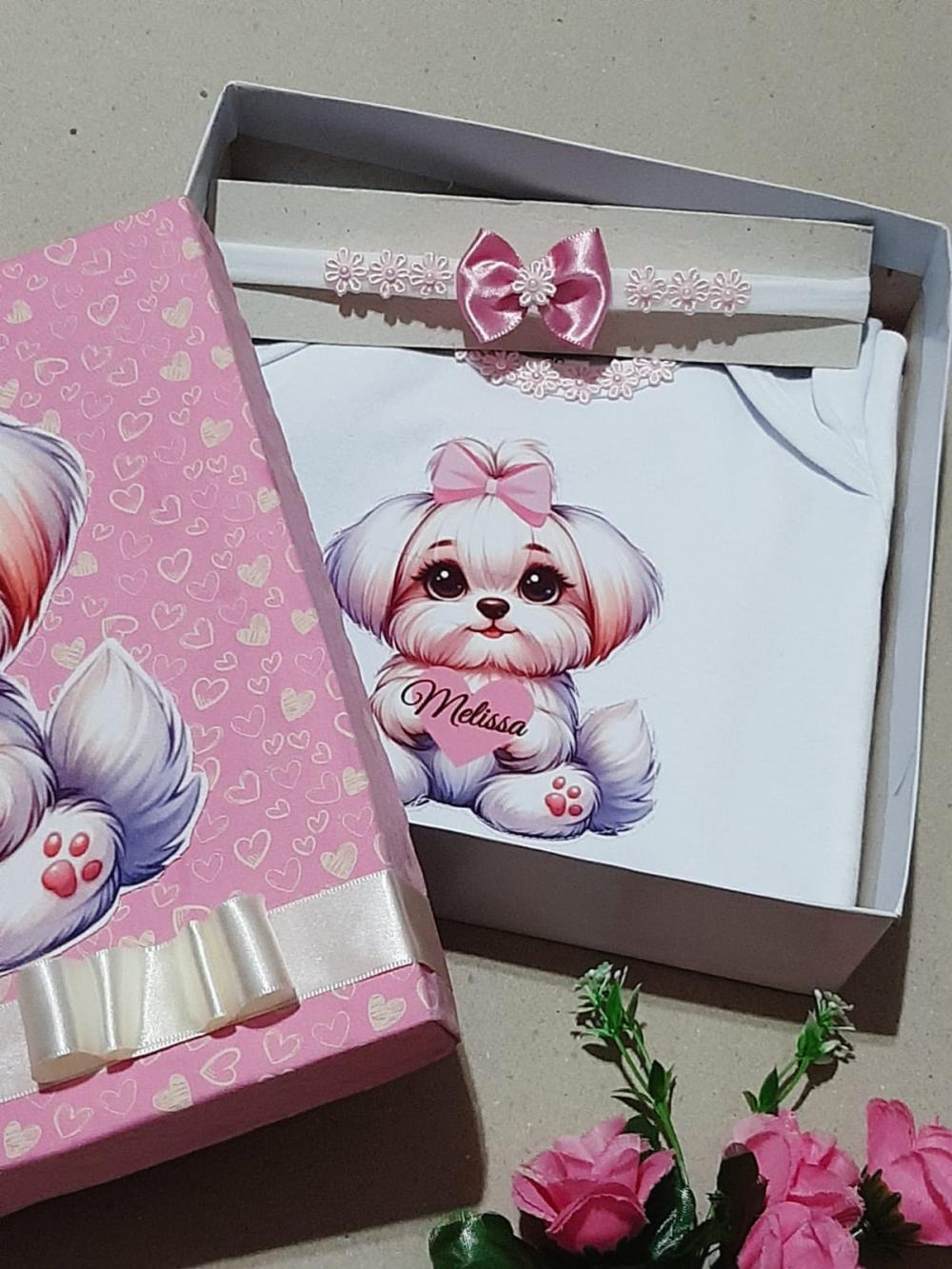 Caixinha Personalizada Cachorrinho Fofo com Body e Laço de Cabel