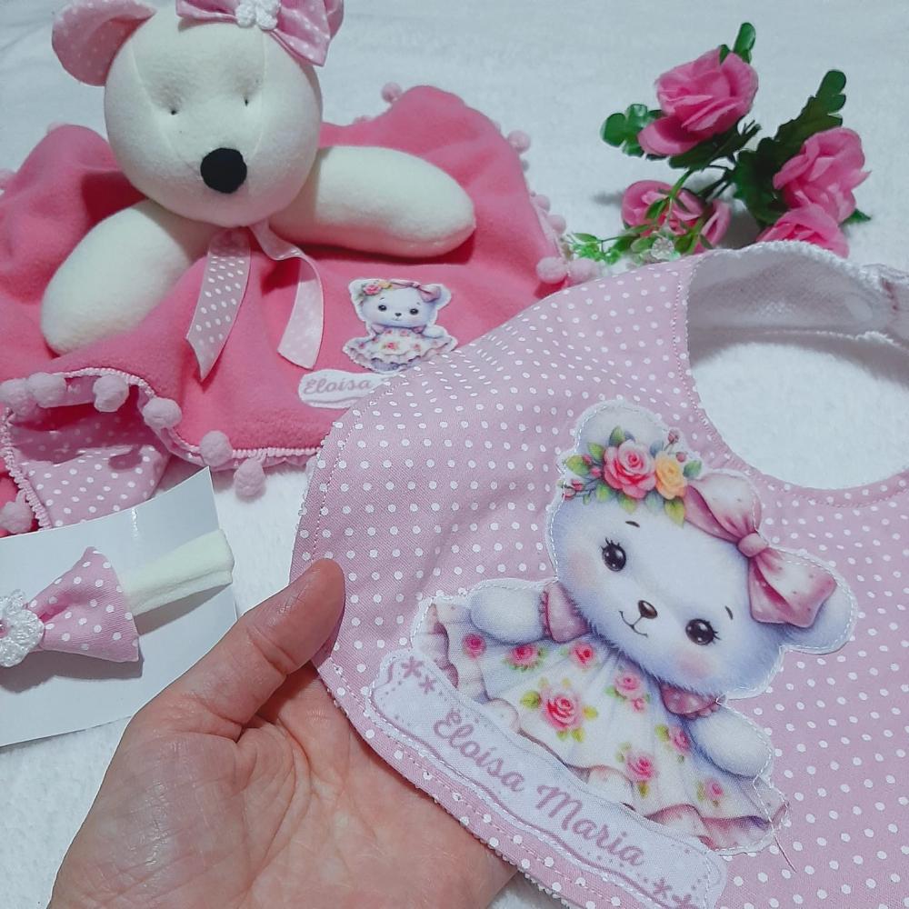 Kit presente personalizado: babeiro, naninha e laço de cabelo Ur