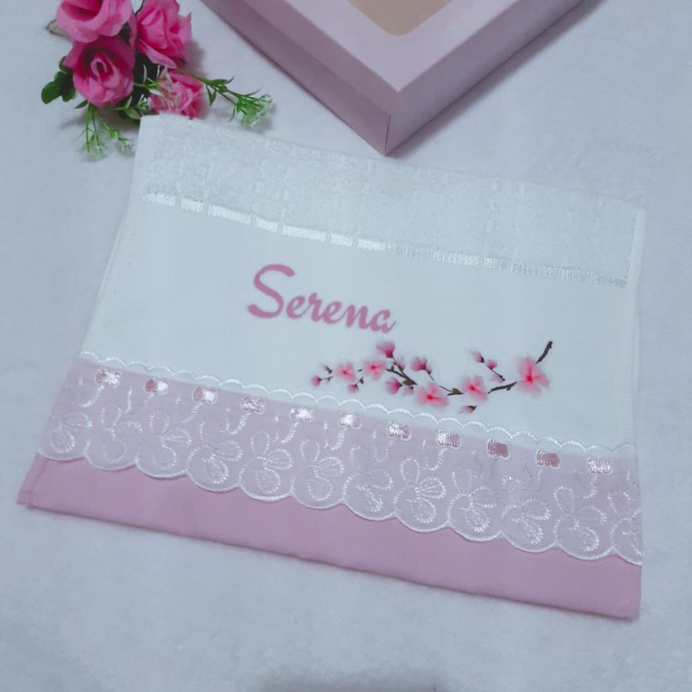 Kit presente personalizado: babeiro, babita e toalhinha Flor de L