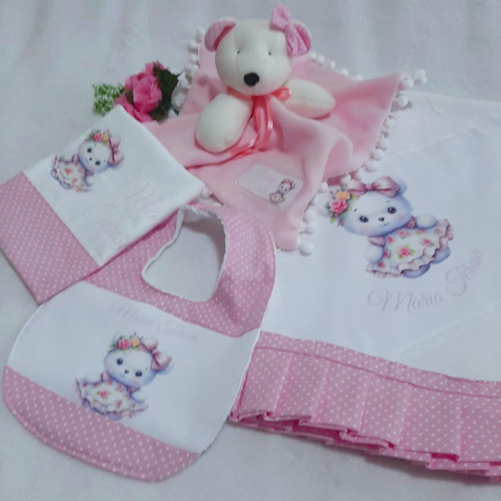 Kit Presente para bebê Ursinha Delicada: manta, babeiro, babita 
