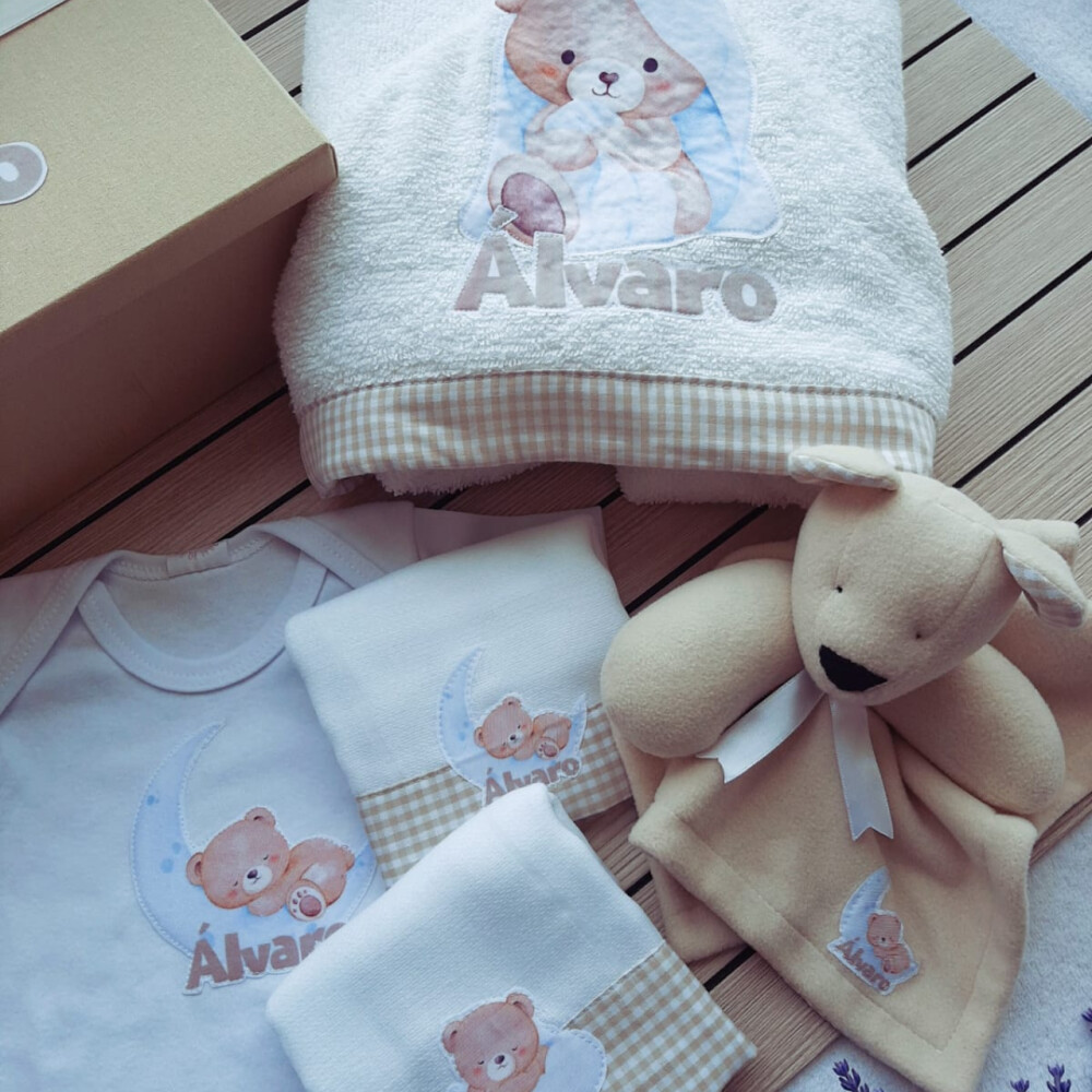 Kit para Bebê Personalizado – Toalha de Banho, Babitas, Body, 