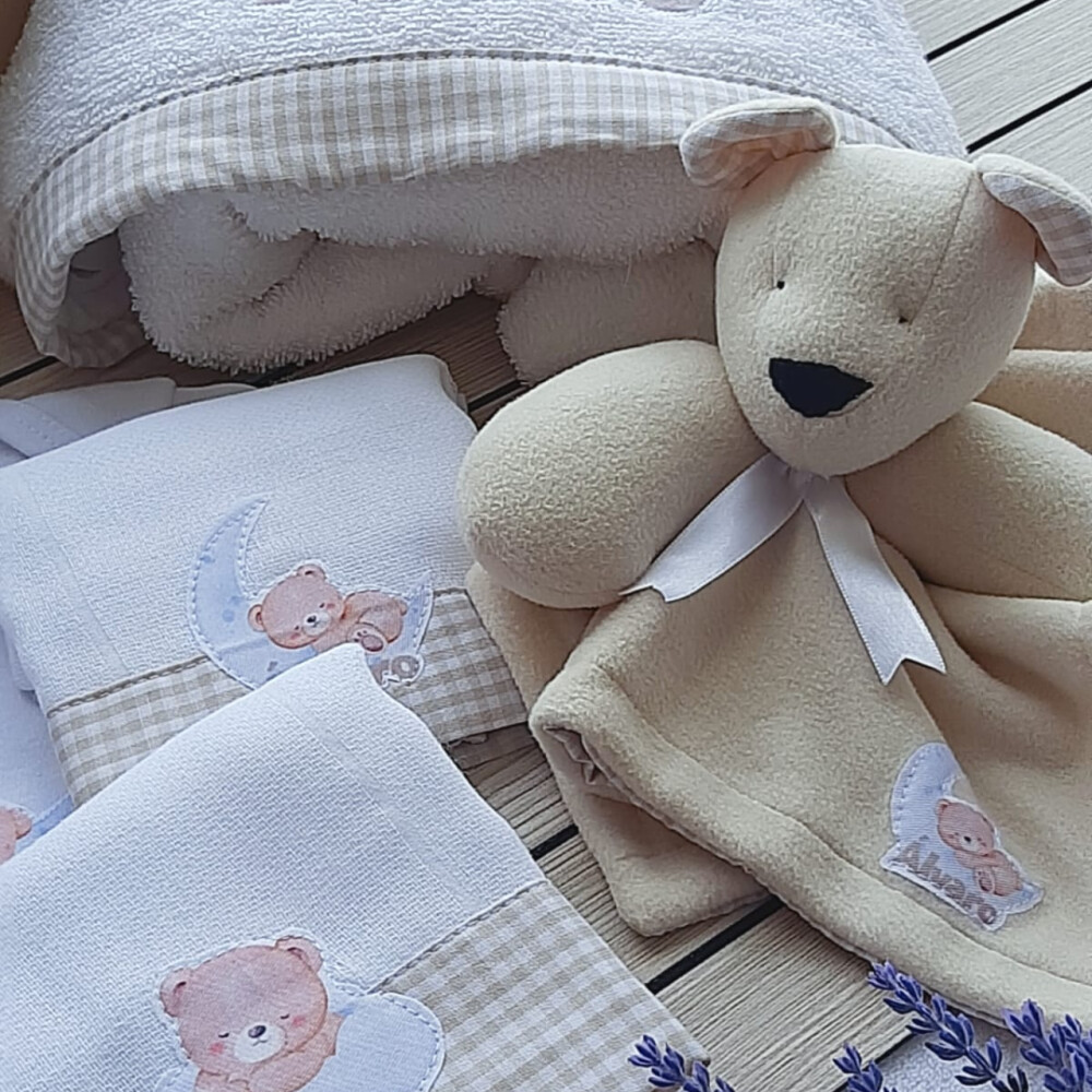 Kit para Bebê Personalizado – Toalha de Banho, Babitas, Body, 