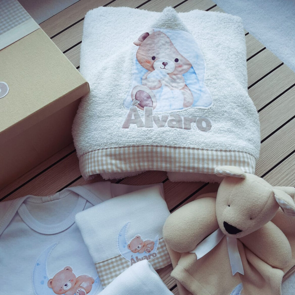 Kit para Bebê Personalizado – Toalha de Banho, Babitas, Body, 
