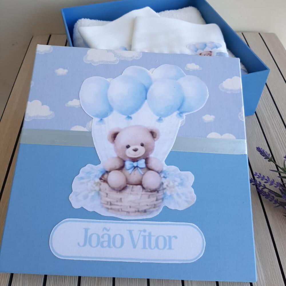 Kit para Bebê Personalizado – Toalha de Banho, Babitas e Caixa