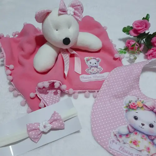 Kit presente personalizado: babeiro, naninha e laço de cabelo Ursinha Rosa