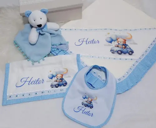 Kit Presente para bebê Ursinho Motorista: manta, babeiro, babita