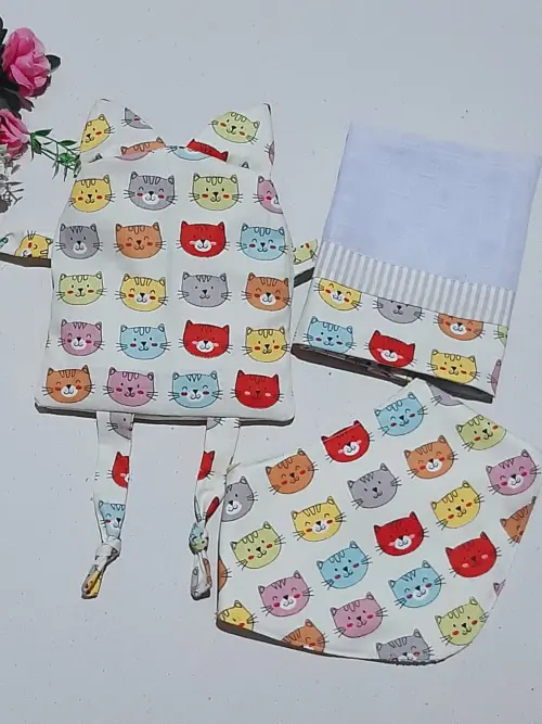 Kit presente Gatinhos: almofada de sementes, babeiro e babita