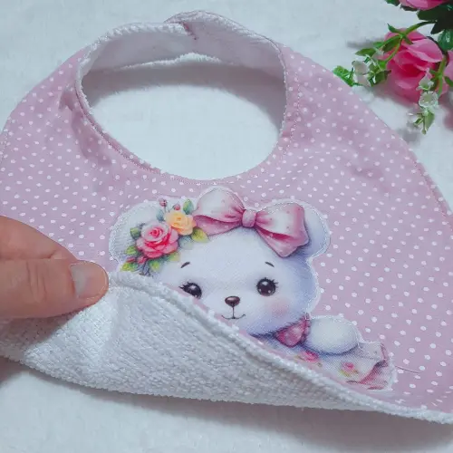 Kit presente personalizado: babeiro, naninha e laço de cabelo Ur