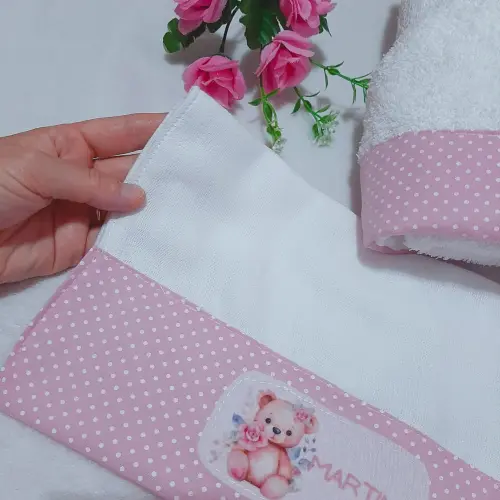 Toalha de banho com capuz para bebê e babita Ursinha Rosa