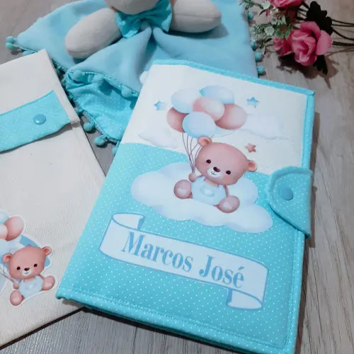 Kit presente para bebê personalizado: naninha, toalhinha e capa 