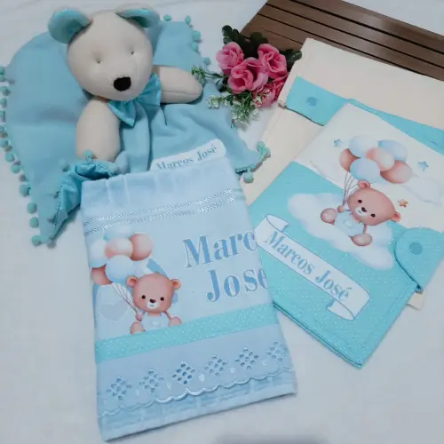 Kit presente para bebê personalizado: naninha, toalhinha e capa 