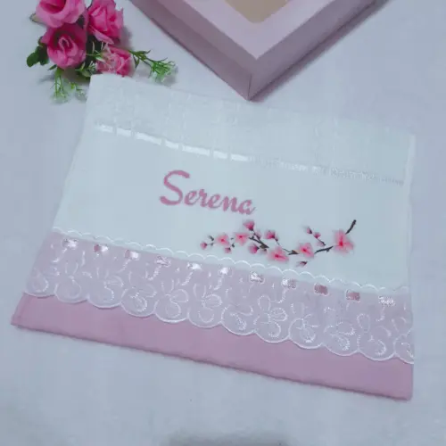 Kit presente personalizado: babeiro, babita e toalhinha Flor de L