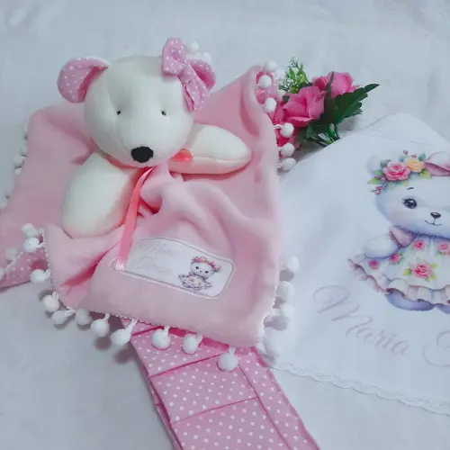 Kit Presente para bebê Ursinha Delicada: manta, babeiro, babita 