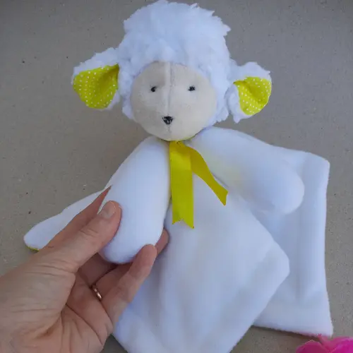 Naninha Soft Ovelhinha - Personalizada - Mimos na Caixa