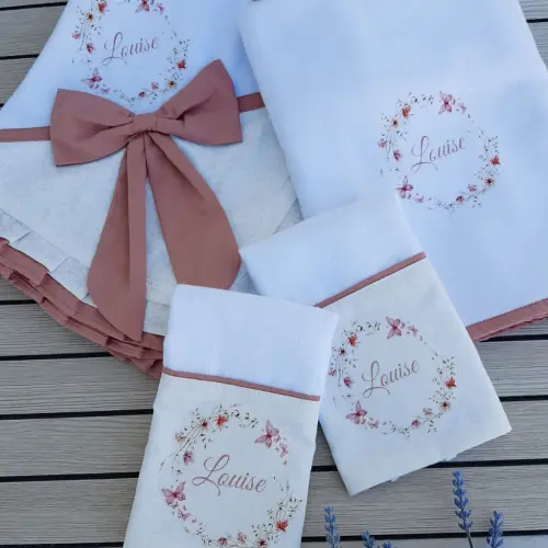 Kit Bebê Personalizado - Manta e Cueiro Flanelados e 2 Toalhinhas de Ombro