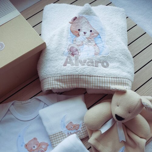 Kit para Bebê Personalizado – Toalha de Banho, Babitas, Body, 