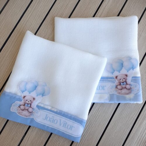 Kit para Bebê Personalizado – Toalha de Banho, Babitas e Caixa