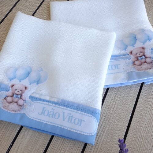 Kit para Bebê Personalizado – Toalha de Banho, Babitas e Caixa