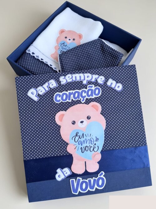 Kit Presente Bebê Personalizado - Body, Babeiro, Babita e Caixa Exclusiva - Tema Amor da Vovó