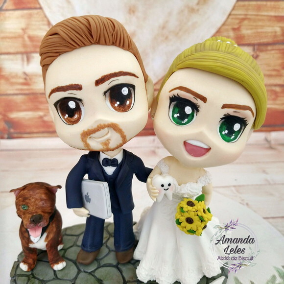 Noivinhos Chibi com Cachorro e Notebook