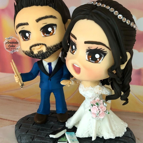 Noivinhos Chibi Com livros e baquetas
