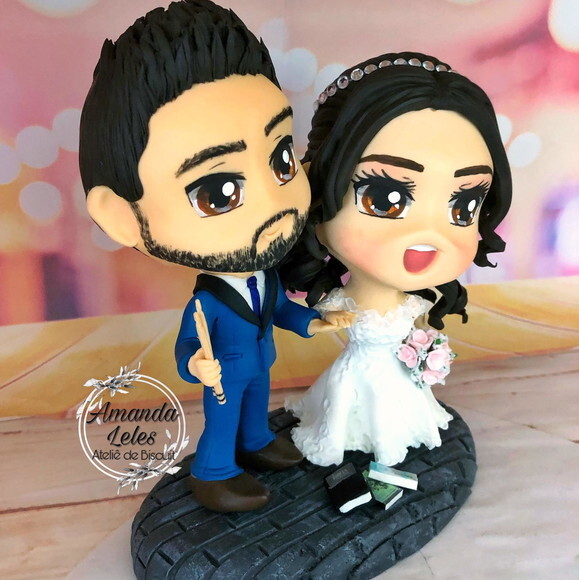 Noivinhos Chibi Com livros e baquetas