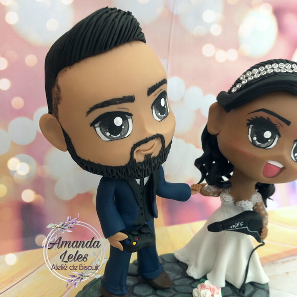 Noivinhos Chibi Com manete de videogame e secador de cabelo