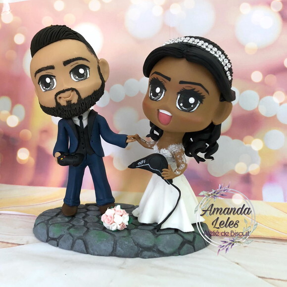 Noivinhos Chibi Com manete de videogame e secador de cabelo