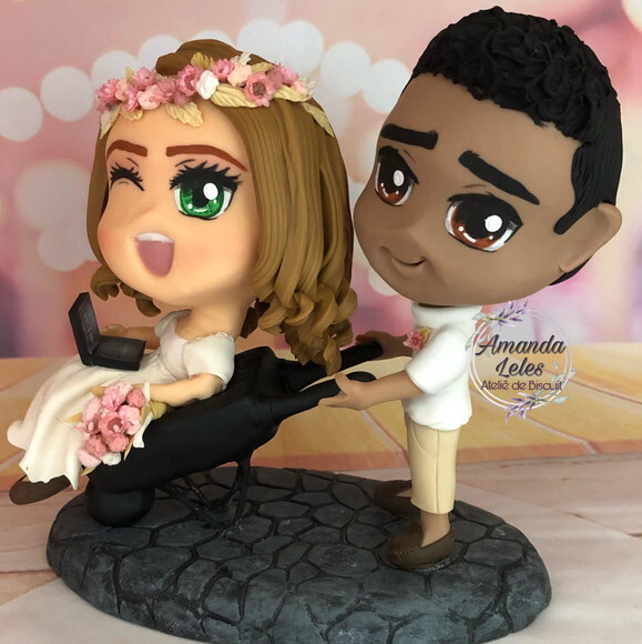 Noivinhos Chibi com Notebook e carrinho de mão