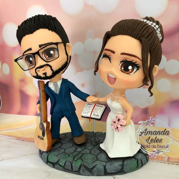 Noivinhos Chibi Com violão e Bíblia