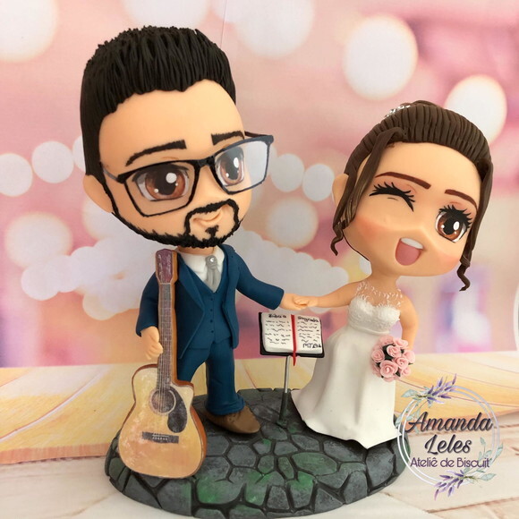 Noivinhos Chibi Com violão e Bíblia