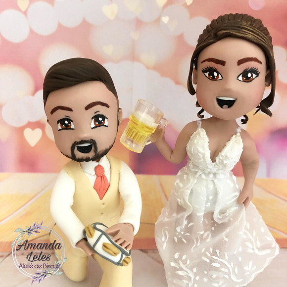 Noivinhos de Biscuit com pandeiro e chopp