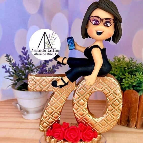 Vela 70 Anos Biscuit com Rosas