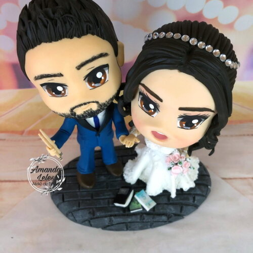 Noivinhos Chibi Com livros e baquetas
