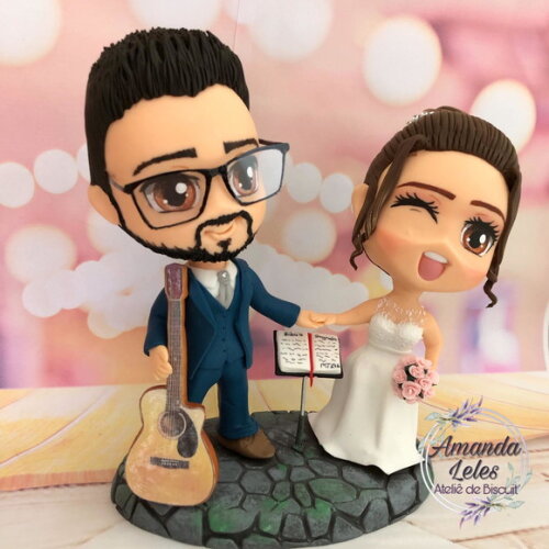 Noivinhos Chibi Com violão e Bíblia