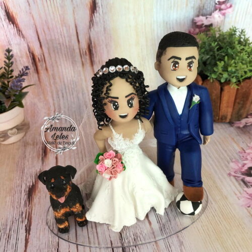 Noivinhos fofinhos com cachorrinho e bola