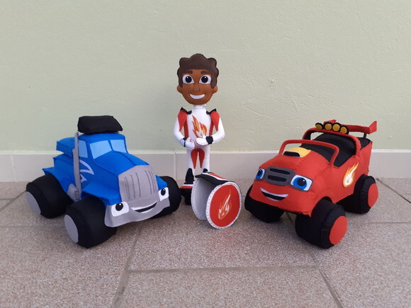 Aj, Blaze e Esmagador em Feltro
