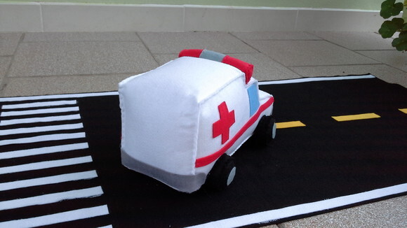 Ambulância de feltro