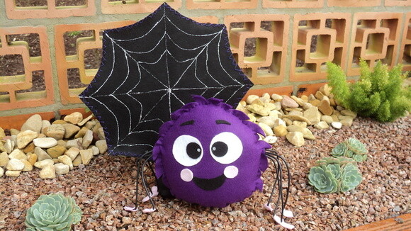 Aranha e Teia de Aranha em Feltro