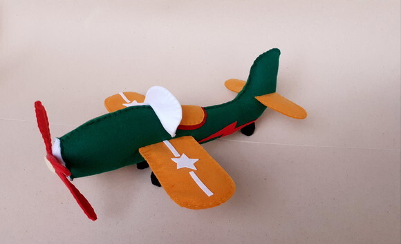 Avião em feltro