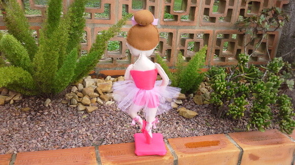 Bailarina Dançando em Feltro e Tule