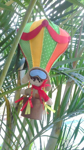 Balão e aviador em feltro