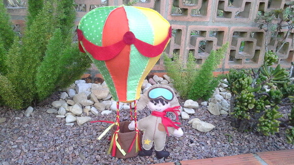 Balão e aviador em feltro