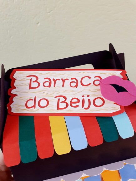 Caixa Maleta Barraca do Beijo